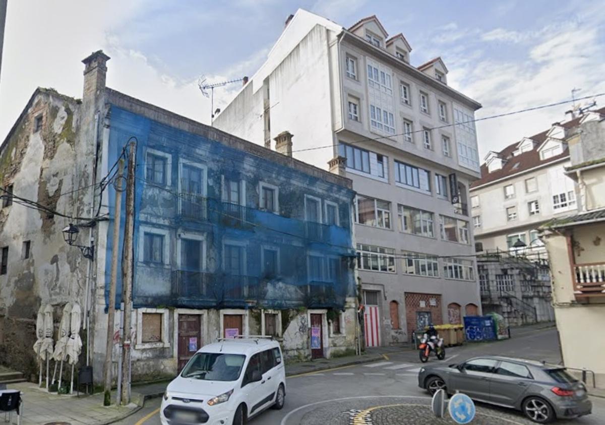 Edificio de la Rúa dos Ánxeles sobre cuya parcela se prevé la construcción de 23 pisos.
