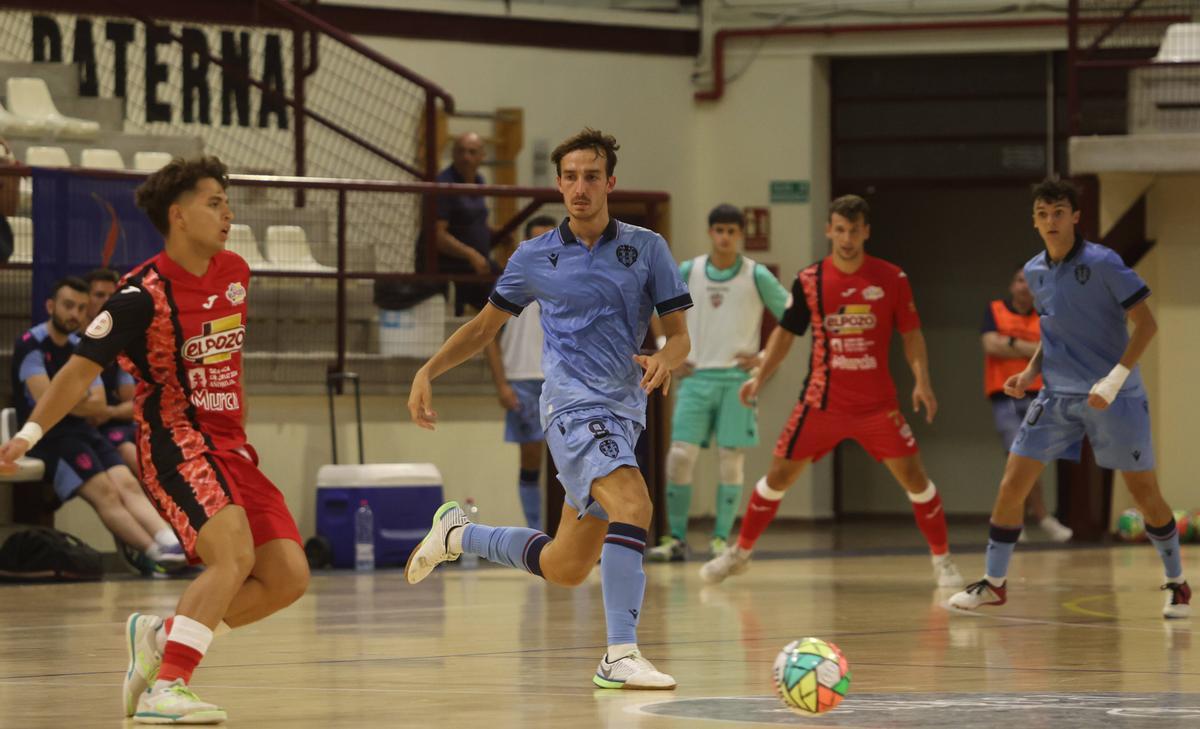 Los jugadores del Levante UD FS, en un exigente partido de pretemporada