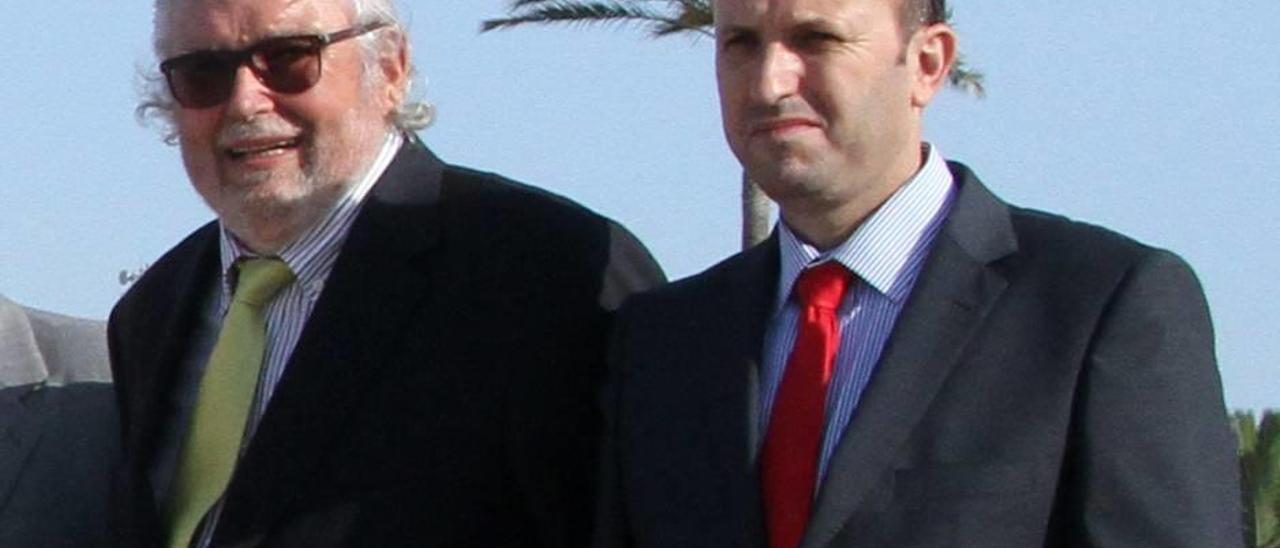 El presidente Joan Llabata y el director técnico de la Federació Balear de Trot, Rafel Manera.