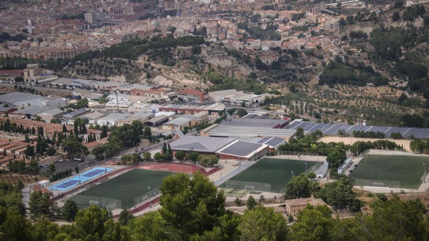 Alcoy avanza en la eficiencia energética con paneles solares en el polideportivo