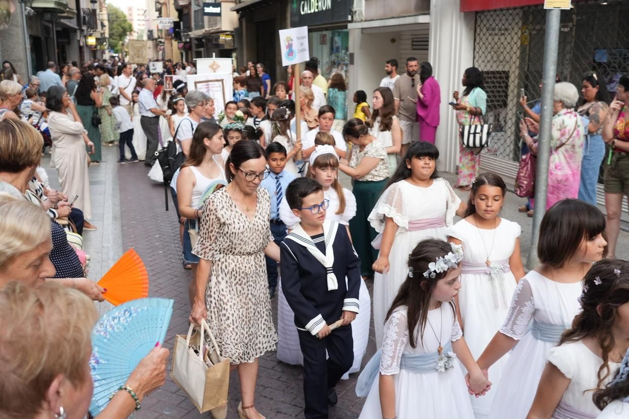 Castelló recibe con honores al Santísimo en la procesión del Corpus Christi