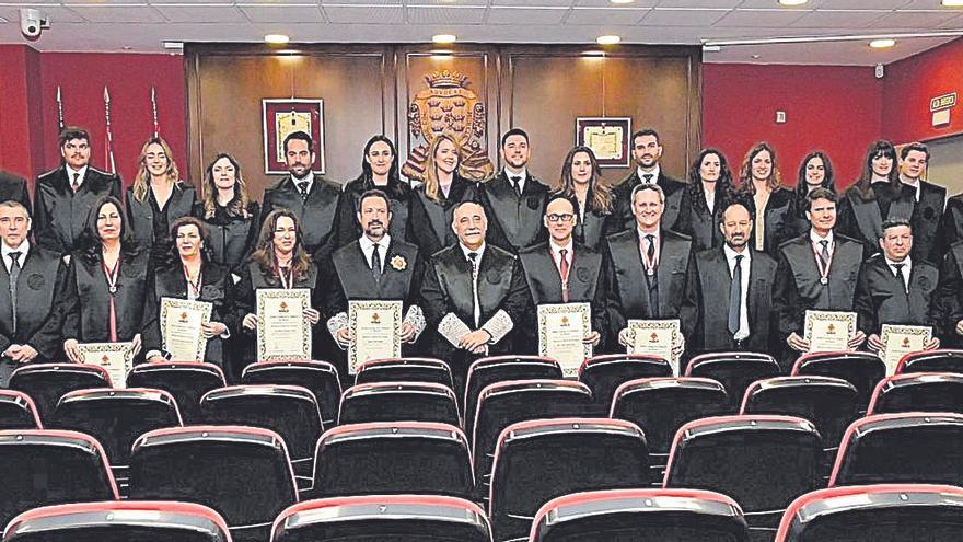 Los abogados murcianos entregan sus medallas de plata