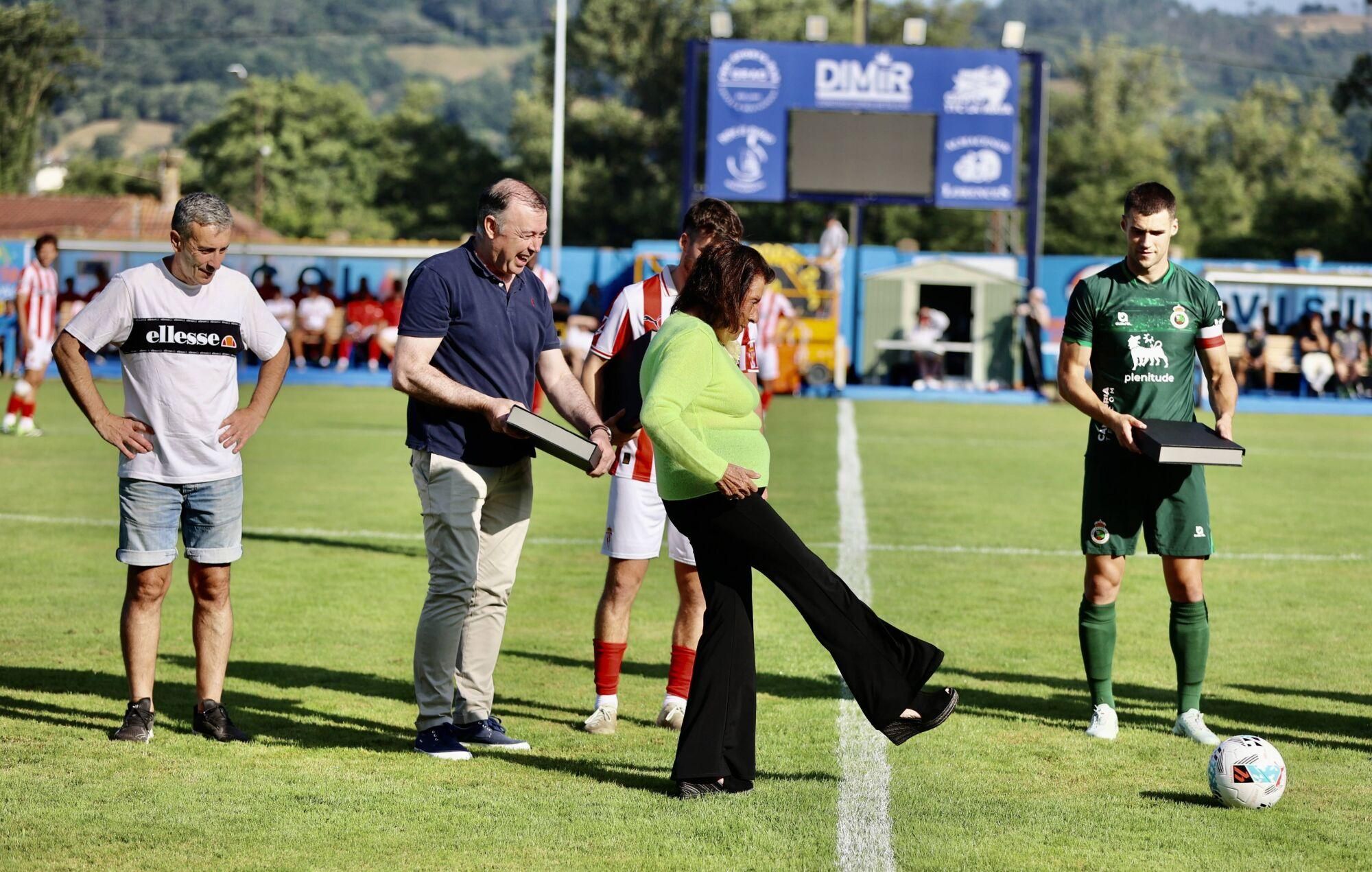 EN IMÁGENES: Amistoso de pretemporada en Grado entre Sporting y Racing de Santander