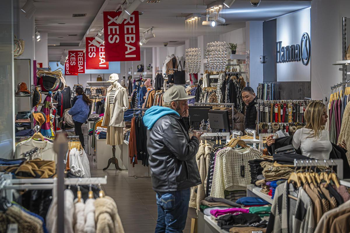 Rebajas en una tienda de Gràcia, en Barcelona, este enero