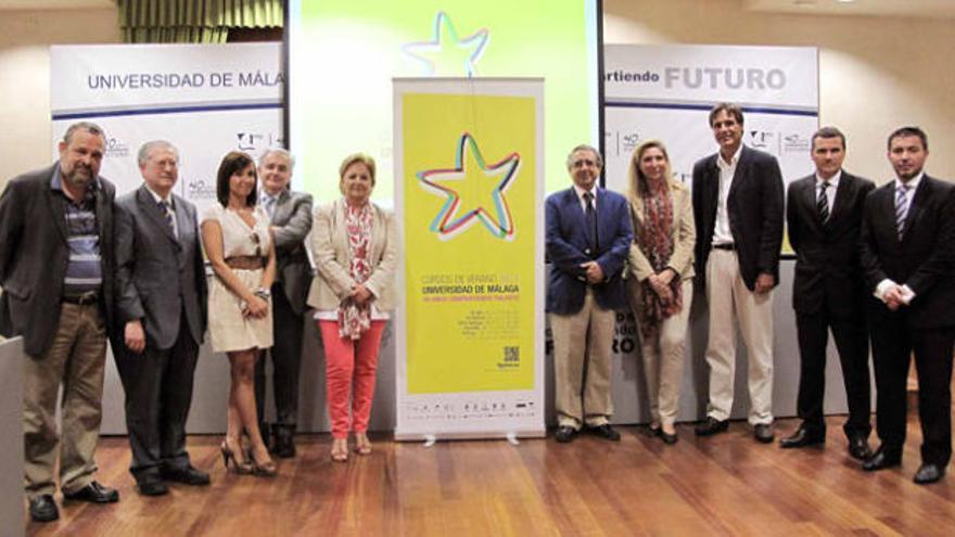 Foto de familia de la presentación de los Cursos de Verano de la UMA.