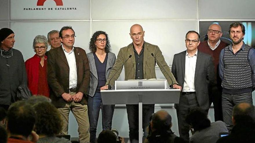 Romeva va presentar la proposta amb 11 pesos pesants de JxSí