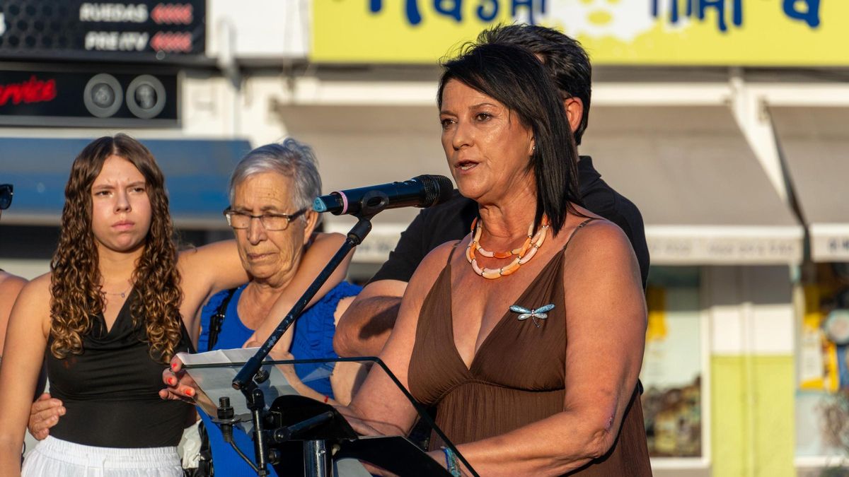 Toñi Santiago durante su discurso contra el ataque terrorista