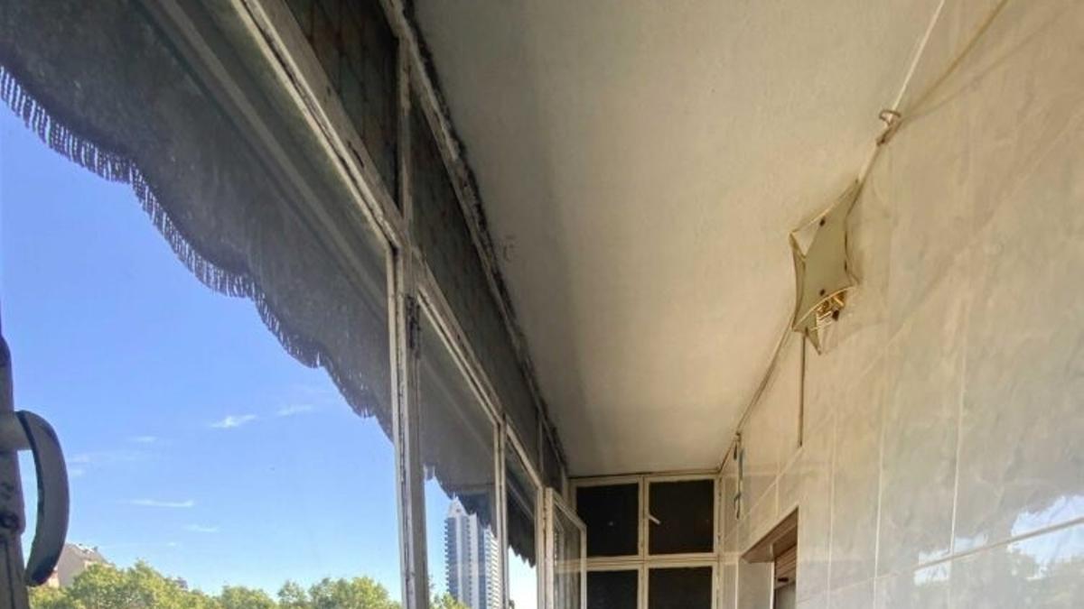 Terraza de la vivienda antes de la rehabilitación.