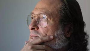 Santiago Niño Becerra opina sobre la tensión creciente mundial en X.