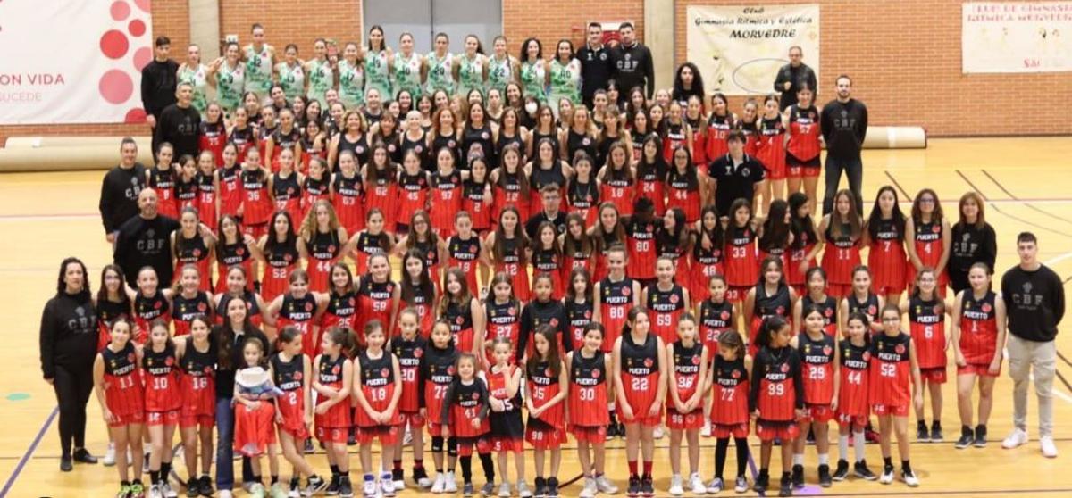 Presentación de los equipos del CBF Puerto Sagunto esta temporada con el equipo de madres.