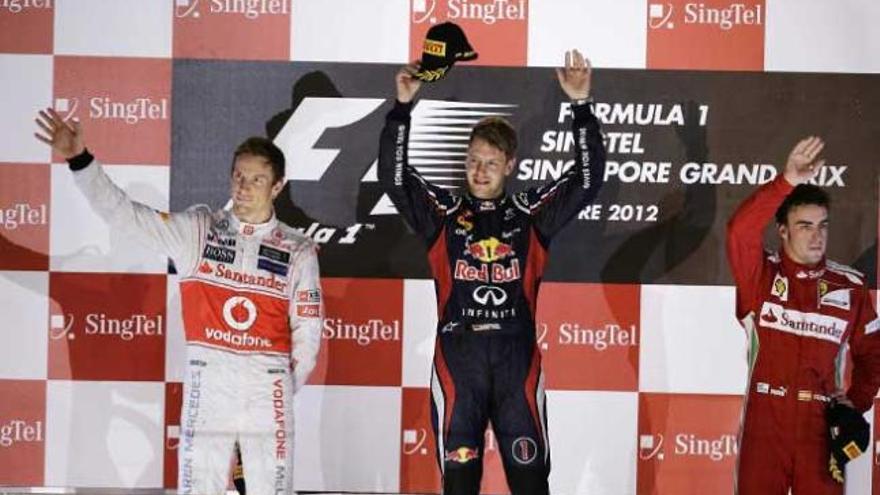 El podio de Singapur, con Alonso tercero.
