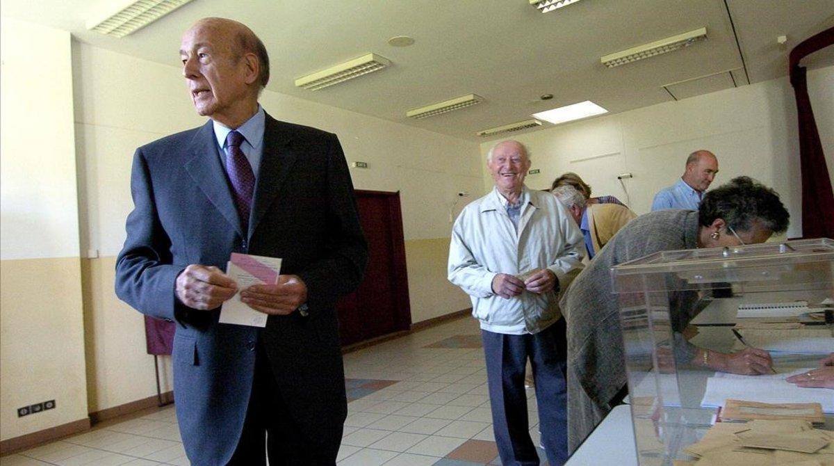 zentauroepp3013626 former french president valery giscard d estaing  left  the 200507100001