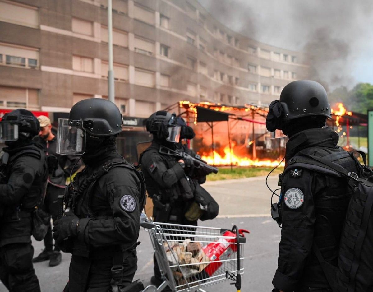 Agents de la Policia de França en les protestes contra la violència policial