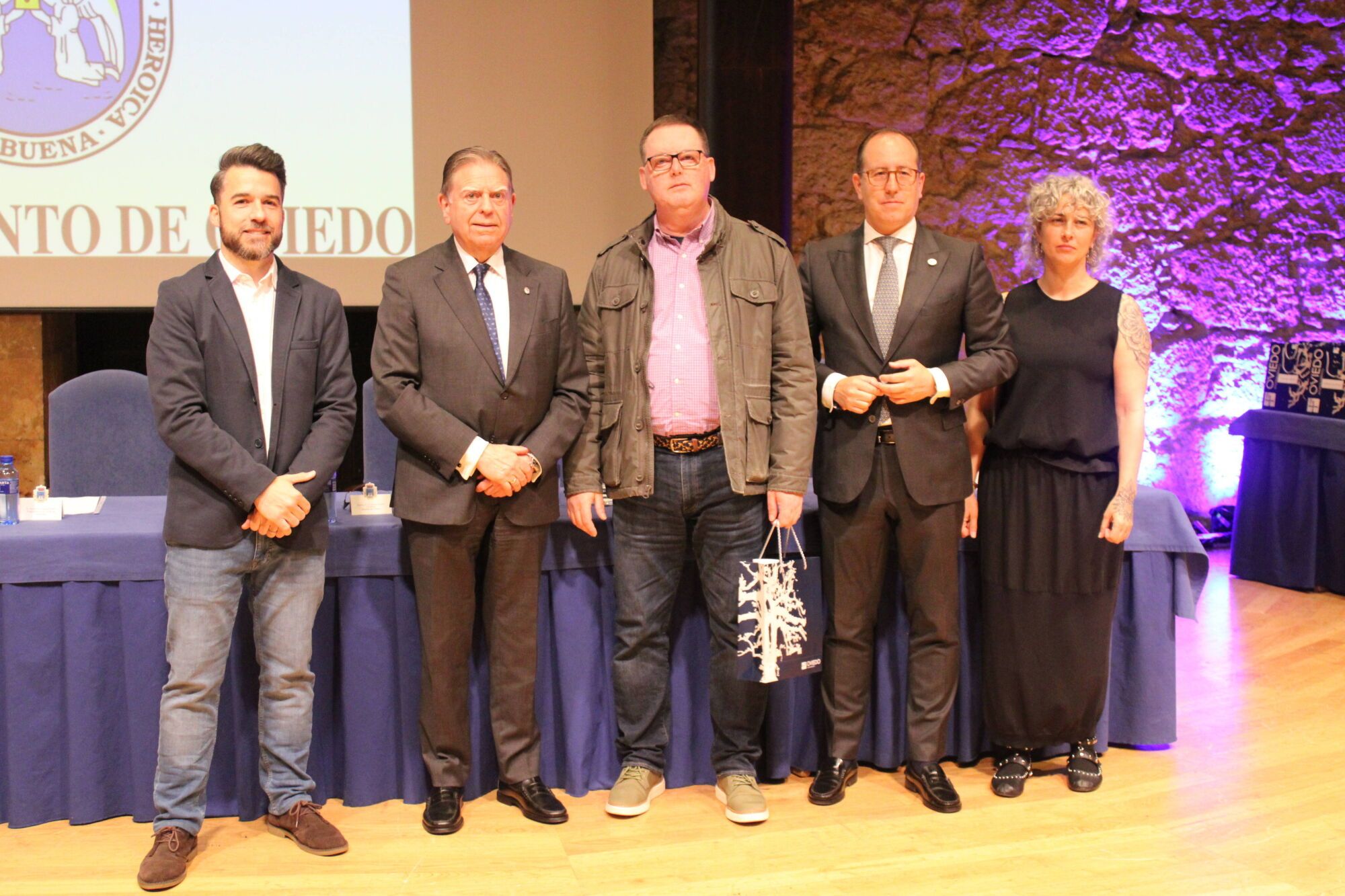 Acto institucional Santa Rita Hora: 11:00 Lugar: Oviedo, Sala de Cámara del Auditorio Príncipe Felipe Descripción: Homenaje a los trabajadores municipales jubilados y a quienes cumplen 25 y 40 años de servicio en el Ayuntamiento.