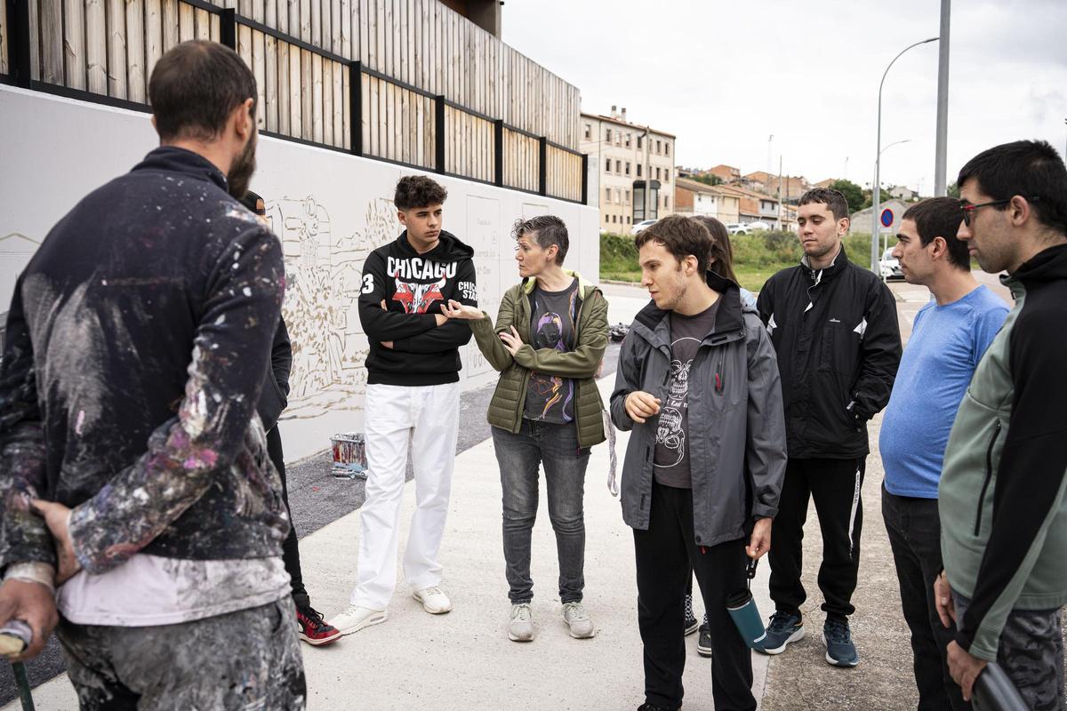Com és el nou mural de 47 metres dedicat a la història ferroviària de Balsareny? Com és el nou mural de 47 metres dedicat a la història ferroviària de Balsareny?