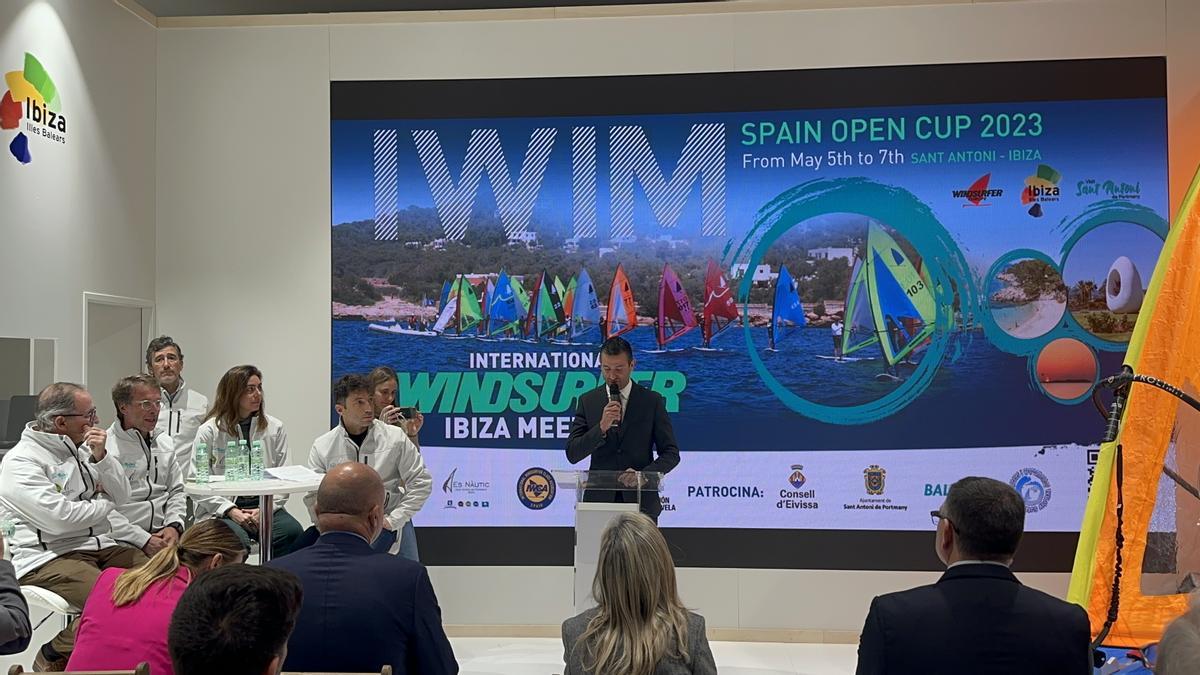 El alcalde Marcos Serra en la presentación de los eventos deportivos en Fitur.