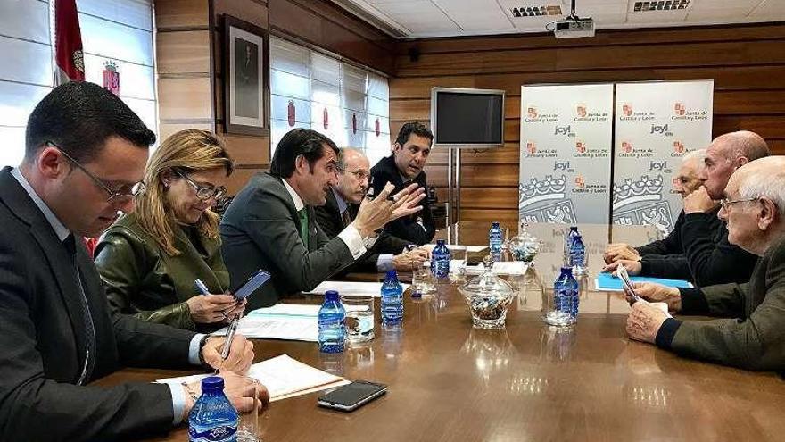 Reunión del consejero con representantes de Sayagua.