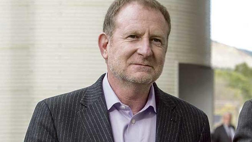 Robert Sarver, en una de sus visitas a la isla.