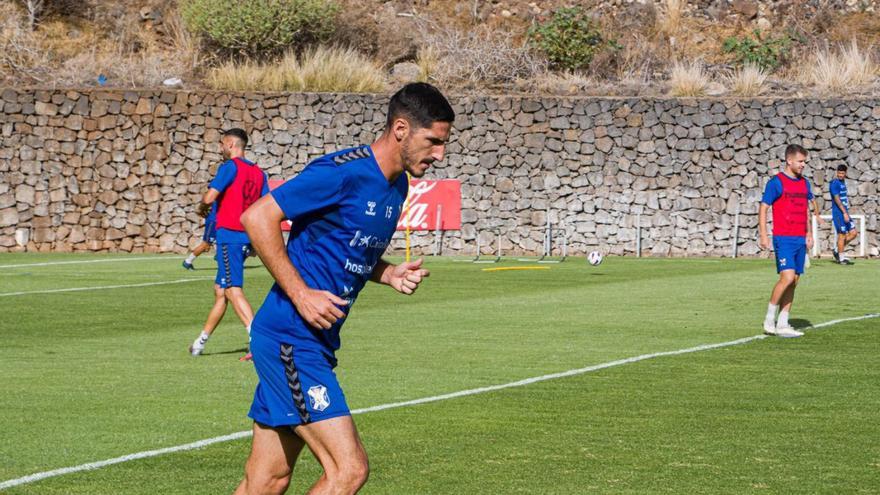 Yann Bodiger, durante un entrenamiento con el CD Tenerife. | | CD TENERIFE