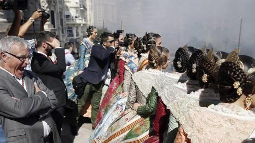 El ayuntamiento invitará a fallas a ver la mascletà en el balcón