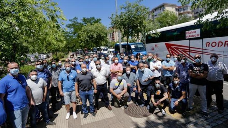 Los autobuses discrecionales piden un plan que les salve de la quiebra