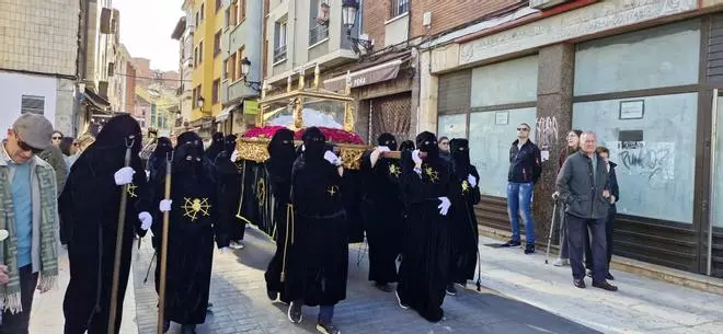 EN IMÁGENES: La procesión del Santo Entierro de Candás