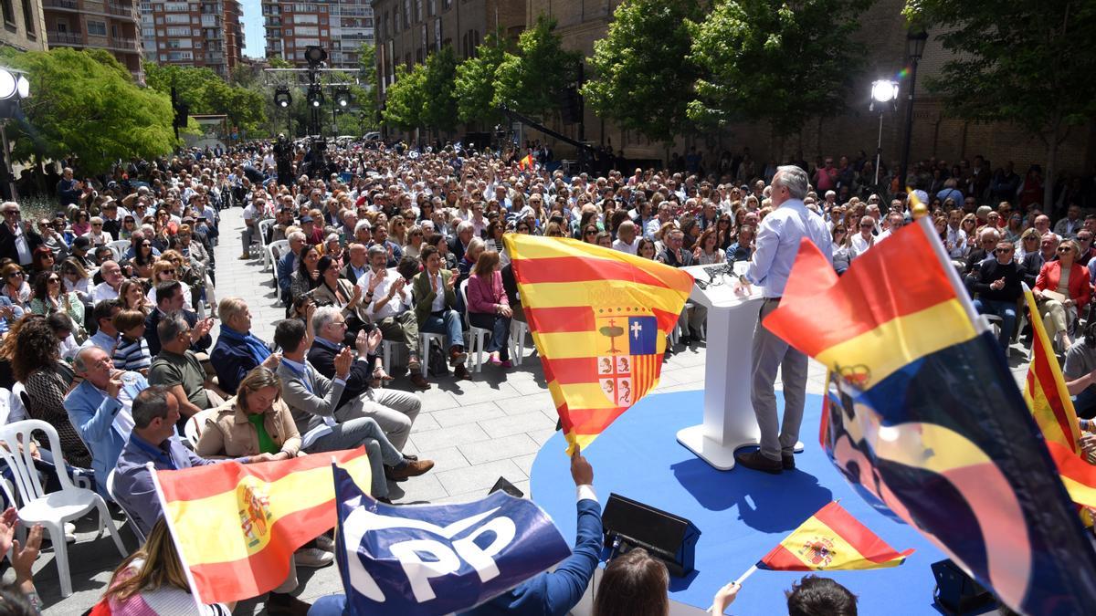 Jorge Azcón, ante más de mil simpatizantes del PP en el mitin central del partido, este domingo en Zaragoza.