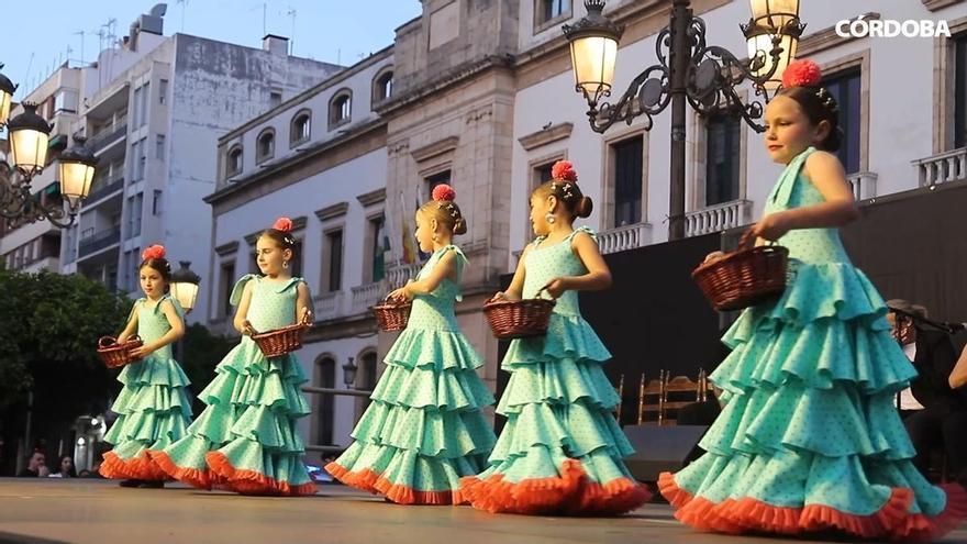 Las academias de baile llenan de ritmo la plaza de las Tendillas