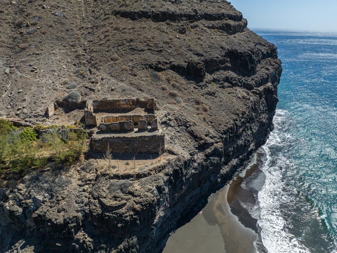 Una de las joyas de Güigüi son los restos arqueológicos que descansan junto a la playa
