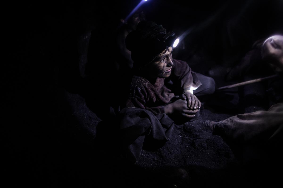 Así es la dura vida en las minas de carbón de Chinarak (Afganistán)