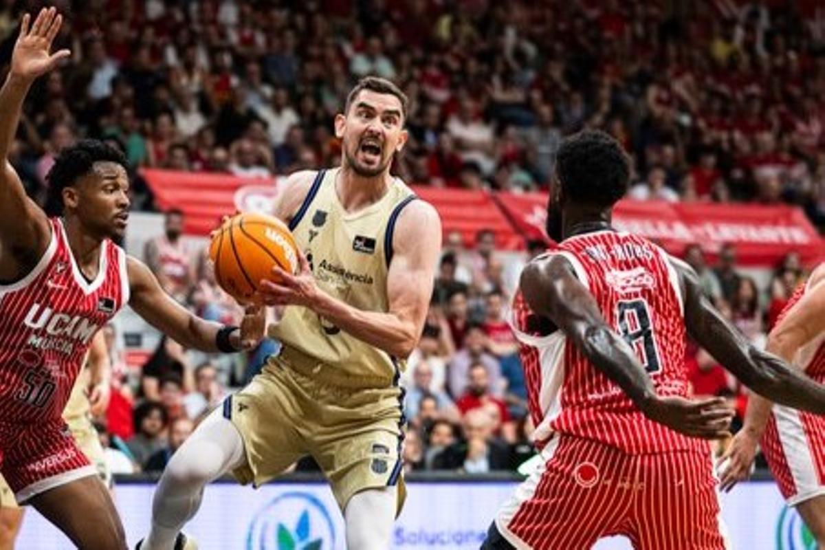 Satoransky, en una acción del encuentro ante el UCAM Murcia