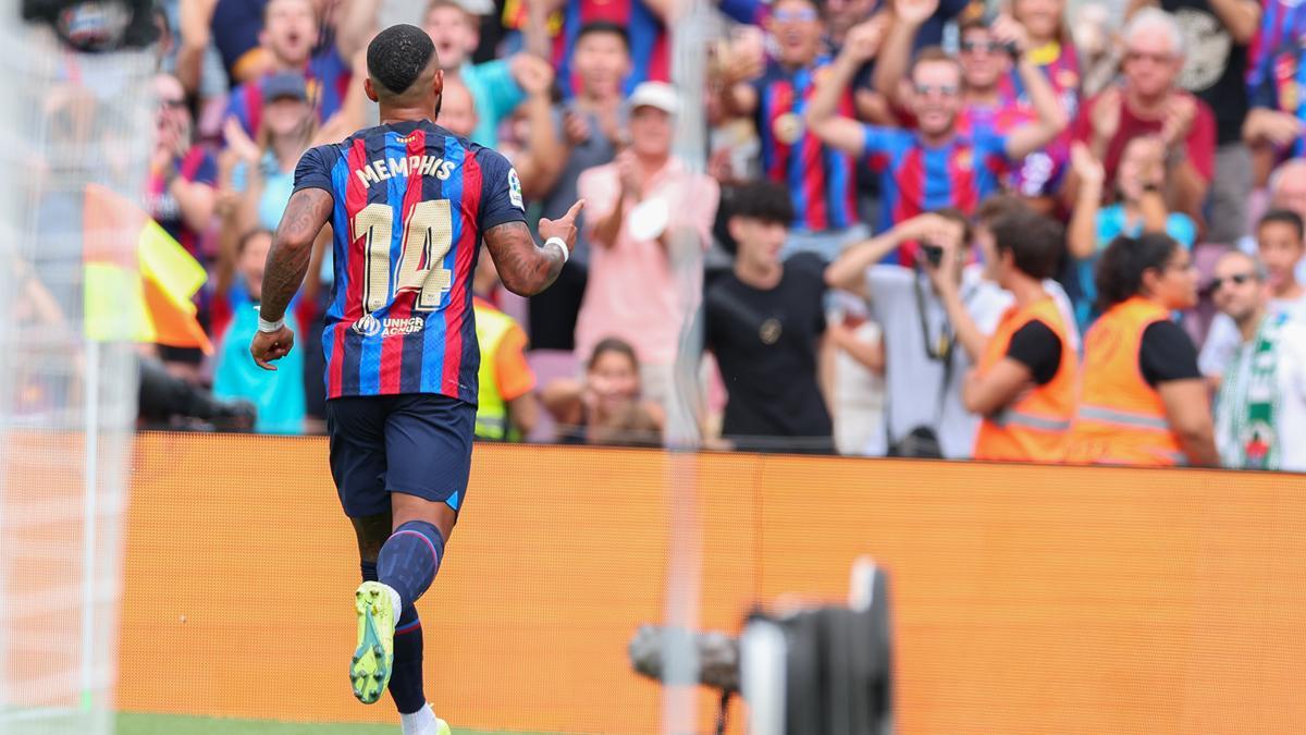 BARCELONA - ELCHE : El gol de Memphis Depay