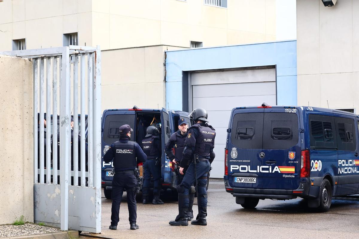 Intervención de la Policía Nacional en el centro de menores de Juslibol