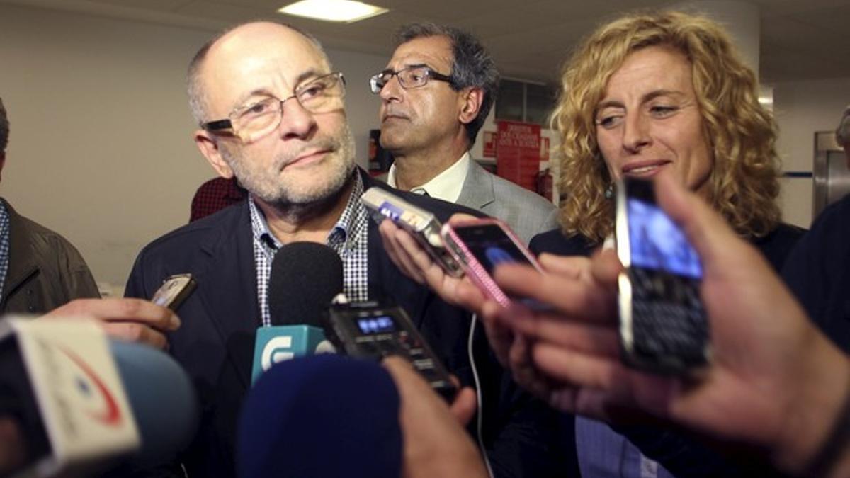 El alcalde de Ourense, el socialista Francisco Rodríguez, tras quedar en libertad provisional acusado de cohecho y prevaricación en el marco de la operación Pokémon, el pasado septiembre en Lugo.