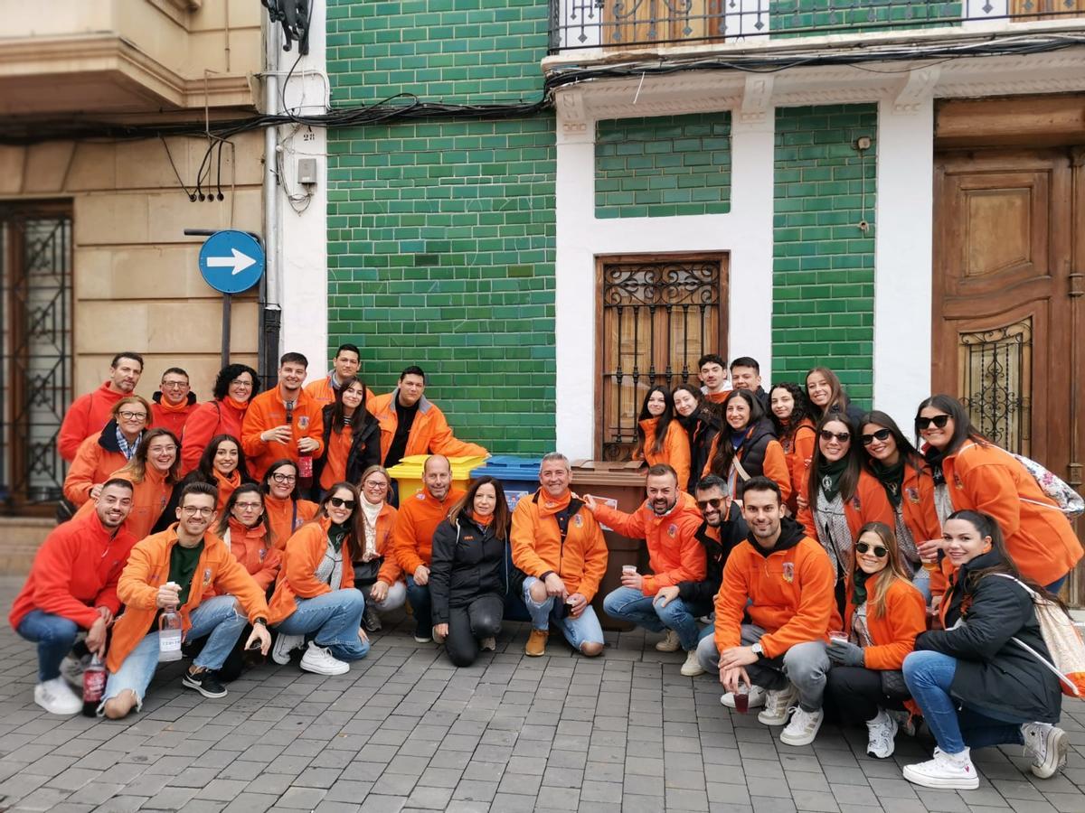 Paiporta entrega cubos de reciclaje a sus fallas.