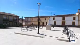 Fresnedoso de Ibor renueva la estética de la plaza Mayor
