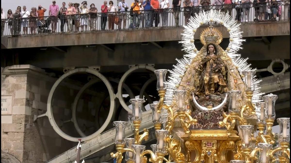 Procesión fluvial de la Virgen del Carmen de Calatrava por el río del Guadalquivir