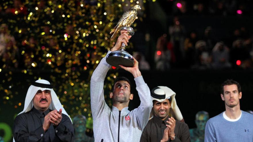 Djokovic celebra el título de Doha.