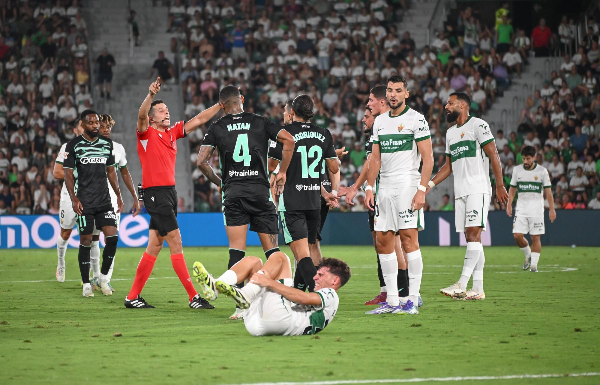 El Elche vuelve a Primera División con un empate frente al Betis (1-1)