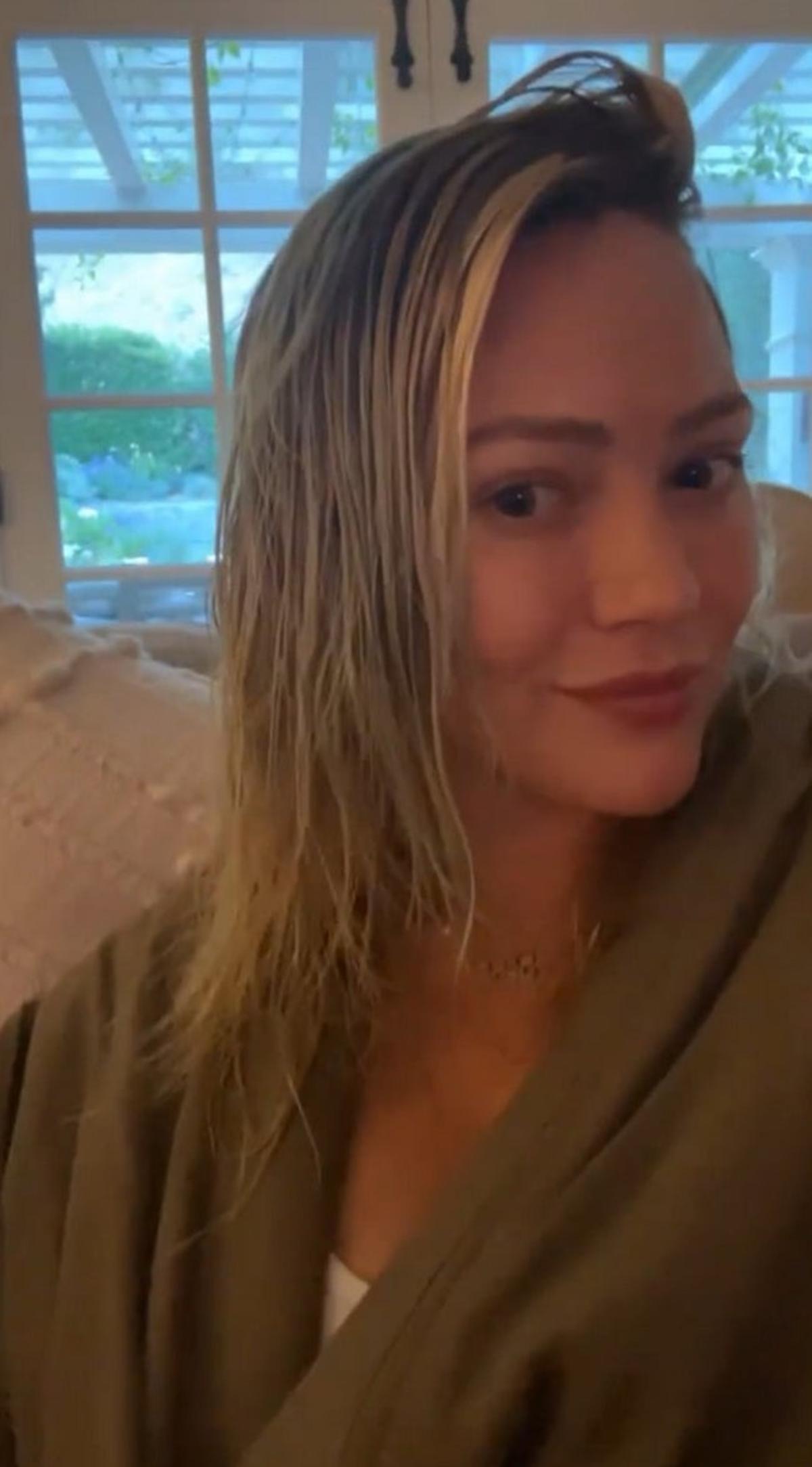 Hilary Duff con el pelo verde