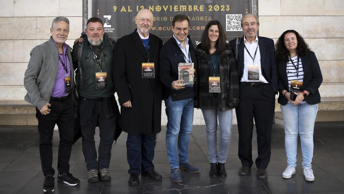 Jesús Callejo, Fran Contreras, Juan Eslava, Javier Sierra, Mónica Rascón, Juan García Martín y Clara Tahoces, en el Auditorio de Zaragoza.