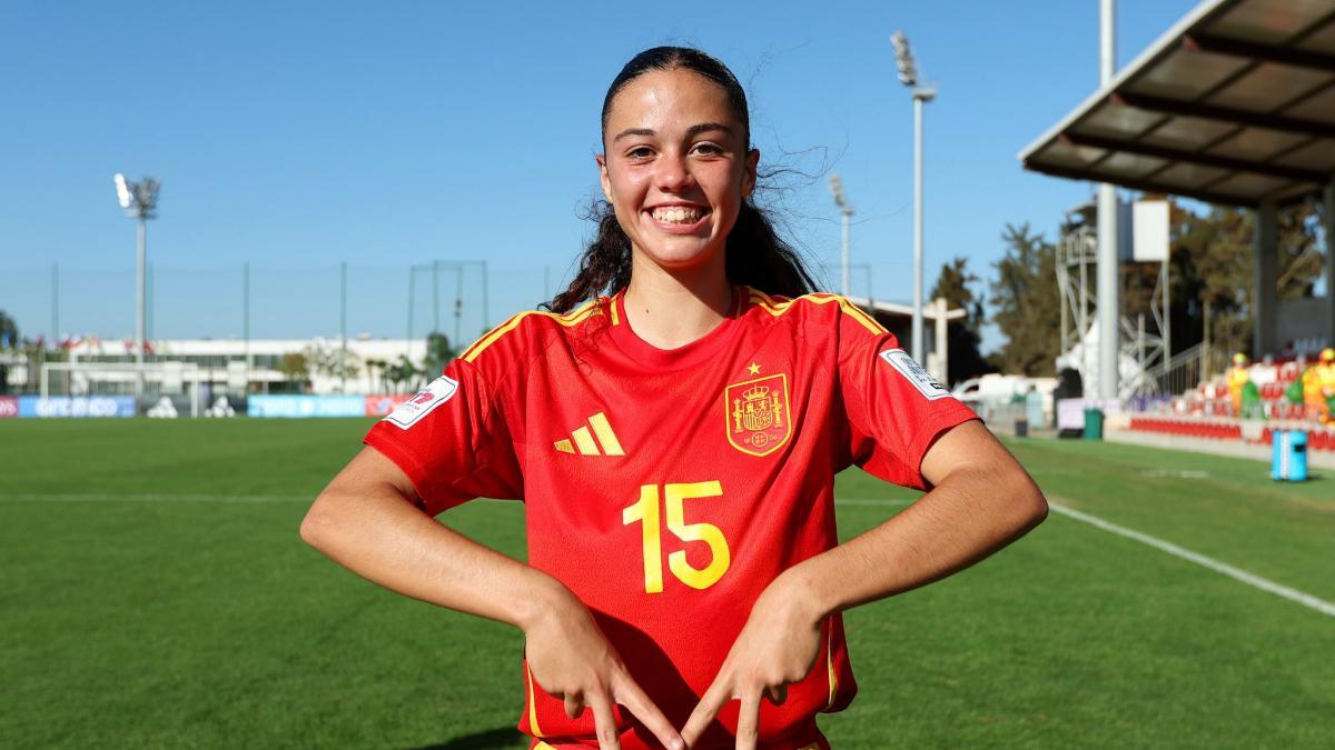 Carolina Ferrera, fichaje del FC Barcelona, con las inferiores de la selección española