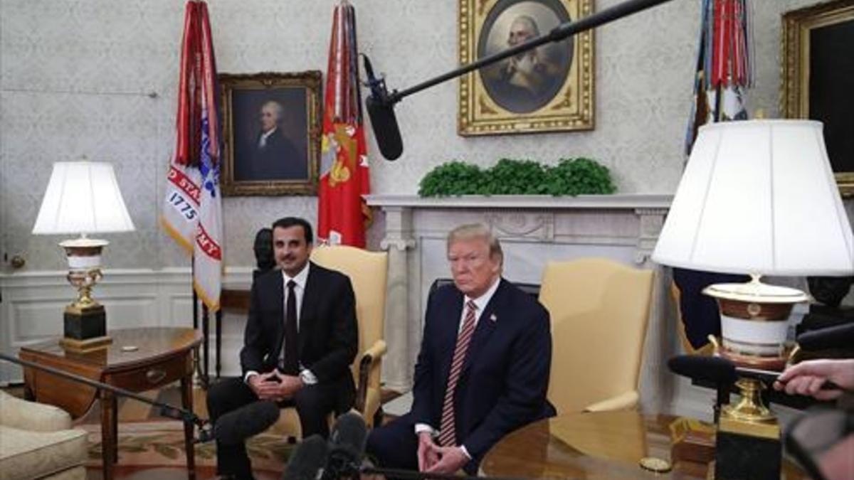 Cumbre 8El emir de Qatar, Tamim bin Hamad al Zani, y Donald Trump, en el Despacho Oval.