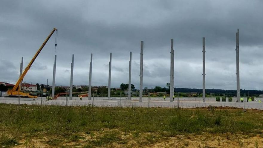 Vista lateral de las obras, en una imagen que permite hacerse una idea del tamaño que tendrá la nave. | P. T.