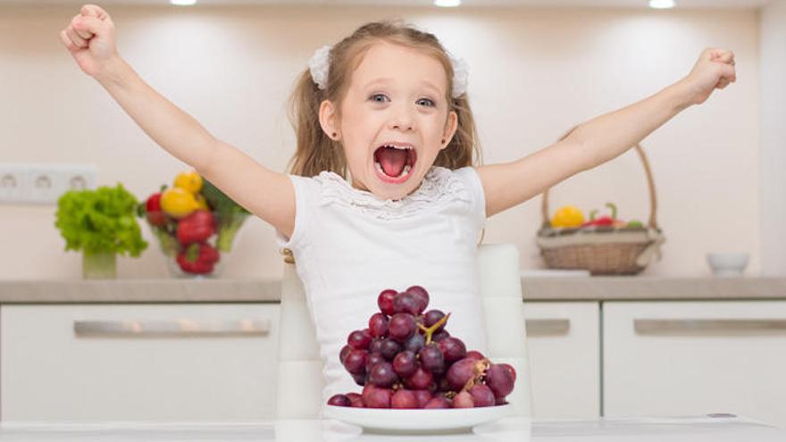 Por qué los niños pequeños no deben comer uvas enteras