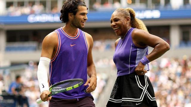 Alcaraz i Serena somriuen durant el seu partit de vuitens al US Open, ahir. | SARAH STIER / GETTY IMAGES VIA AFP