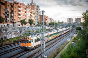 Salida de trenes desde la estacion de Sants, en Barcelona.