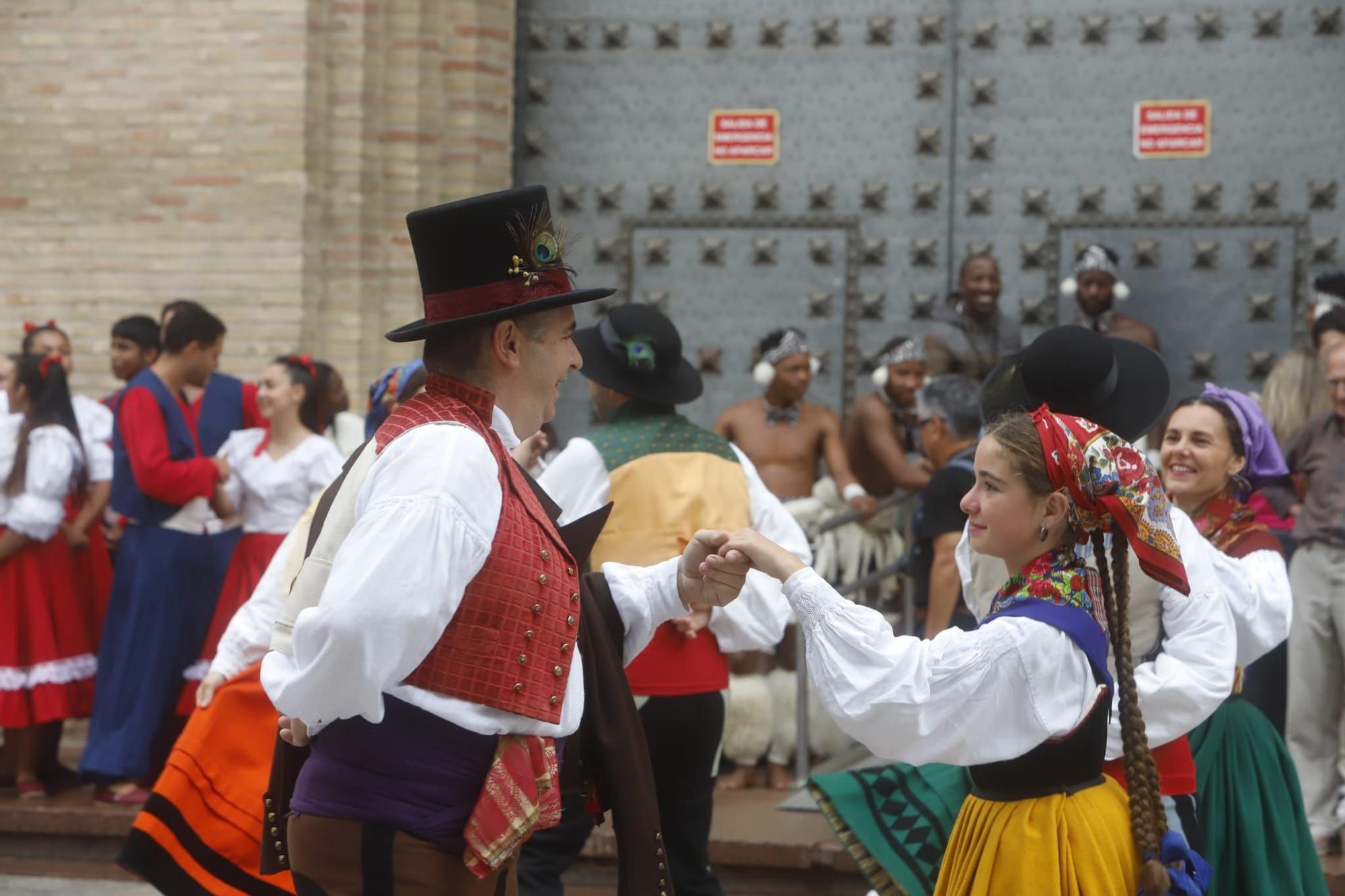 En imágenes | La lluvia no frustra (a medias) el taller bailes del mundo del festival Eifolk