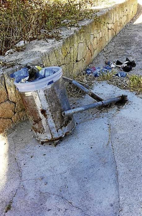 Basura en el castillo de Bellver