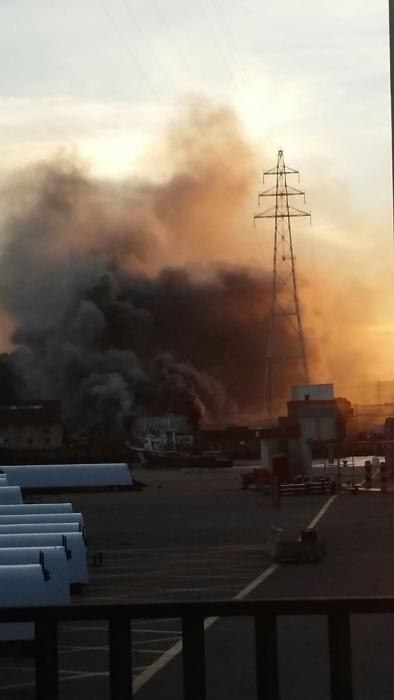 Incendio en la antigua fábrica de hielo de Avilés